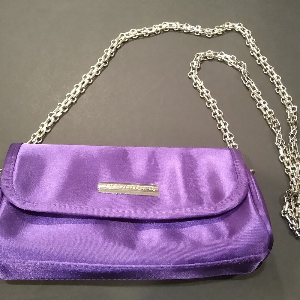 Younique purse with chain